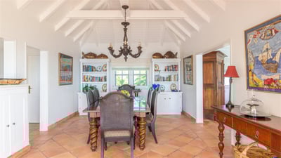Kitchen & Dining Area: Fully equipped. Electric oven, gas stove, microwave, refrigerator, mixer, cen