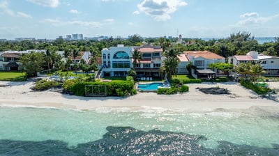 Luxury Villa Photo #2