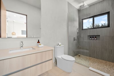Suite 4 Private Ensuite – Level 2