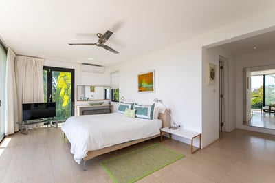 Luxury Villa Photo #23