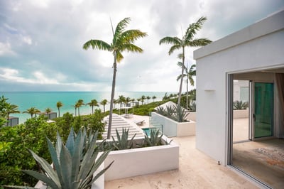 Luxury Villa Photo #6