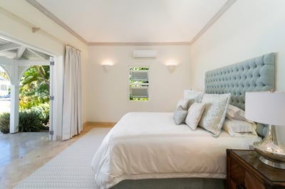 Luxury Villa Photo #15