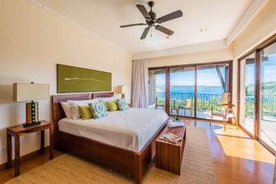 Luxury Villa Photo #18