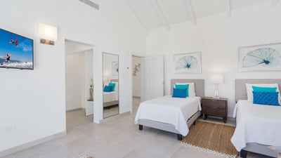 Luxury Villa Photo #36