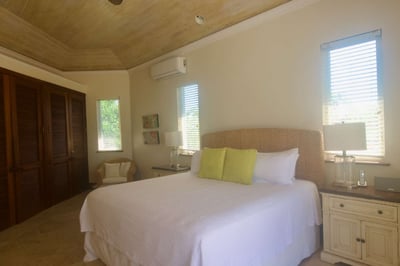 Luxury Villa Photo #17