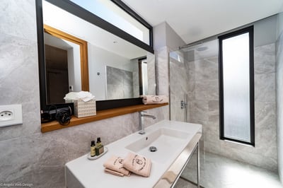 Luxury Villa Photo #30