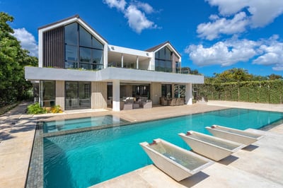 Luxury Villa Photo #3