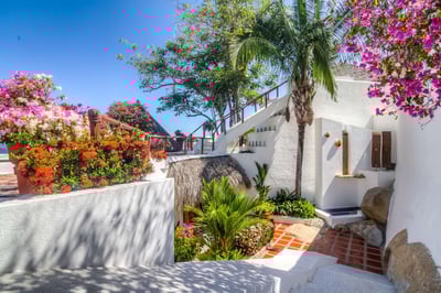 Luxury Villa Photo #12