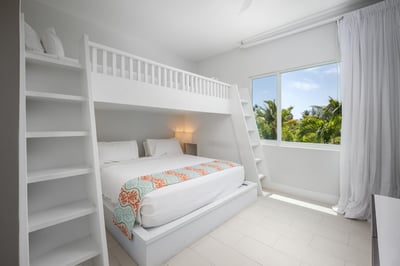 Luxury Villa Photo #24