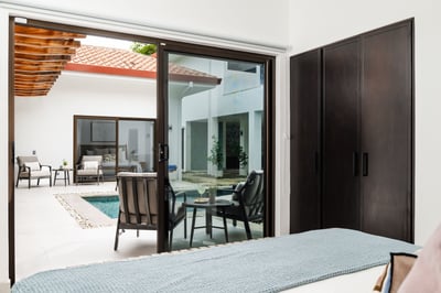 Luxury Villa Photo #38
