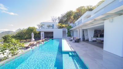 Luxury Villa Photo #3