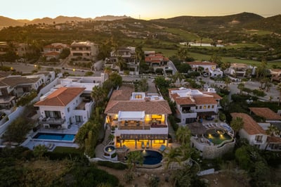 Luxury Villa Photo #16