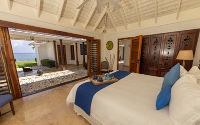 Luxury Villa Photo #11