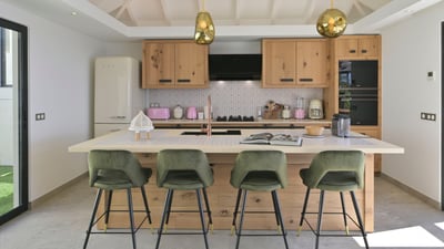 Kitchen & Dining Area