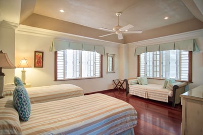 Luxury Villa Photo #24