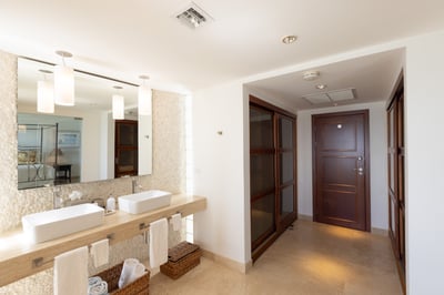 Luxury Villa Photo #26