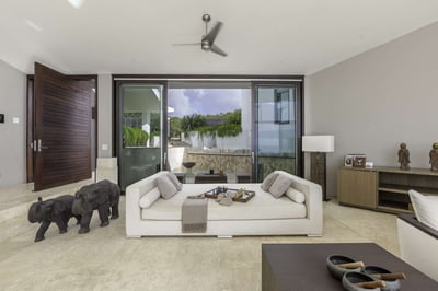 Luxury Villa Photo #20