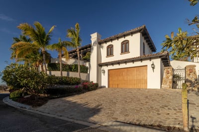 Luxury Villa Photo #26