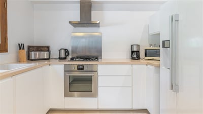 Kitchen & Dining Area