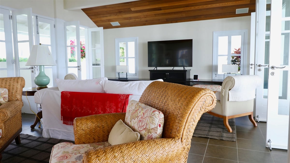 Living Area - Image 35