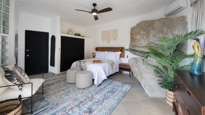Luxury Villa Photo #25