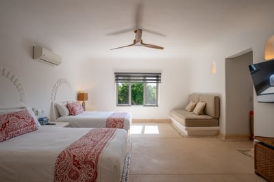 Luxury Villa Photo #50