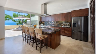 Luxury Villa Photo #14