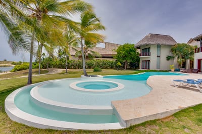 Luxury Villa Photo #12