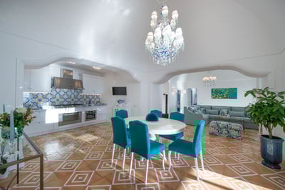 Luxury Villa Photo #15