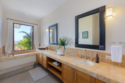 Luxury Villa Photo #36
