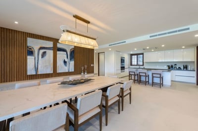 Luxury Villa Photo #13