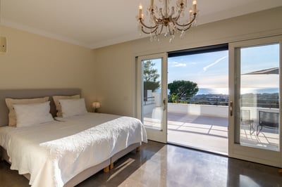 Luxury Villa Photo #24