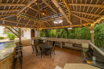 Luxury Villa Photo #12