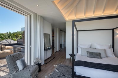 Luxury Villa Photo #15