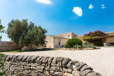 Luxury Villa Photo #2