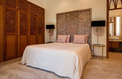 Luxury Villa Photo #16