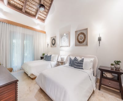 Luxury Villa Photo #25