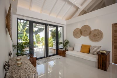 Luxury Villa Photo #26