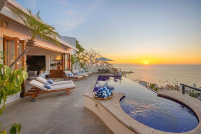Luxury Villa Photo #12