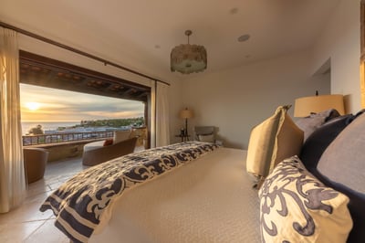 Luxury Villa Photo #39