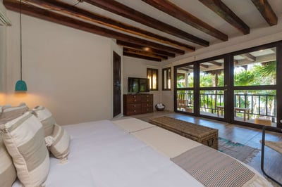 Luxury Villa Photo #12