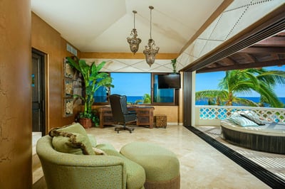 Luxury Villa Photo #32