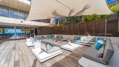 Luxury Villa Photo #18