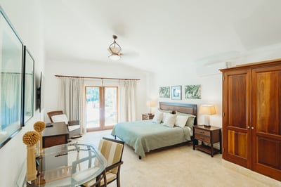 Luxury Villa Photo #25