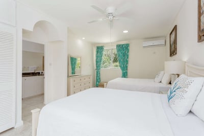 Luxury Villa Photo #22