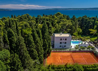 Luxury Villa Photo #9