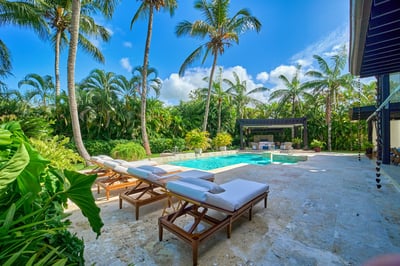 Luxury Villa Photo #6