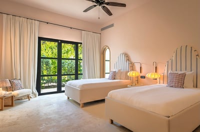 Luxury Villa Photo #40