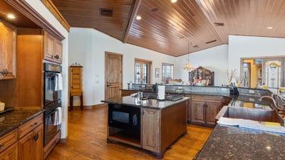 Beautiful spacious kitchen