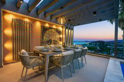 Luxury Villa Photo #4
